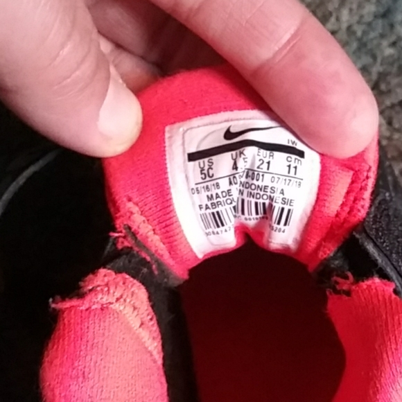 Nike toddler size 5 tennishoes - Picture 4 of 6